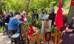 Kahramanmaraş saldırısında evladını kaybedenler bayramda mezarlara koştu