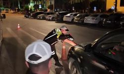 Polisi ezmeye çalıştığı iddia edilen yabancı uyruklu sürücü tutuklandı