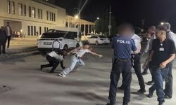 Hastanede dehşet anları kamerada! Güvenlik görevlilerini bıçakladı