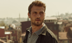 Aras Bulut İynemli, ana akıma mı dönüyor? Bir öğretmenin hikayesi: O diziden teklif!