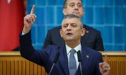 Özgür Özel’den Deniz Göktaş’ın tutuklanmasına tepki: “Ya otokrasi ya demokrasi”