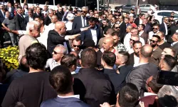 CHP grup toplantısı öncesi Özel ve Kılıçdaroğlu destekçileri arasında arbede