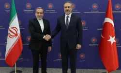 Ateşkes sonrası Bakan Fidan'dan diplomasi trafiği: Arakçi ile görüştü
