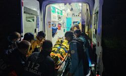 Çorum'da nefes kesen kurtarma: Dere yatağında mahsur kalan paraşütçü 5 saatte çıkarıldı