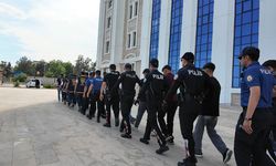 Sosyal medyada silahla şov yapanlar "sanal devriye"ye yakalandı