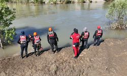 Kelkit Çayına atlayan genç kızdan hala haber alınamıyor