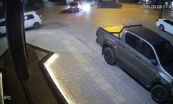 Antalya'da otomobille çarpışan motosiklettekiler metrelerce savruldu!