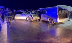 Gaziantep'te feci kaza: Kafa kafaya çarpan araçta çok sayıda yaralı