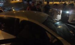 Antalya'da iki araç kavşakta çarpıştı