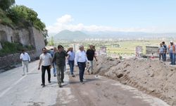 Melikgazi'de çöken istinat duvarı incelendi