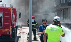 Lastik yangını elektrik hattına sıçrayınca yol trafiğe kapandı