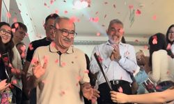 40 yıllık eğitim çınarı güllerle emekliliğe uğurlandı