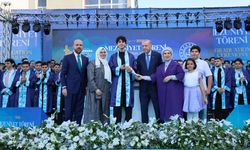 Erdoğan'dan duygusal anlar: Torununa diplomasını kendi elleriyle verdi