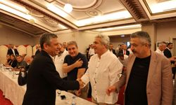 Özgür Özel'den Diyarbakır'da barış mesajı: "Yeni bir yol açmaya geldik"