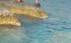 Zıpkınla daldı, kayalıklara sıkışarak hayatını kaybetti