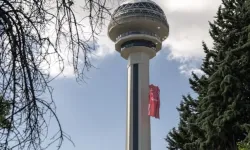 A Milli Kadın Voleybol Takımı'na Ankara'dan dev destek: Atakule'ye Filenin Sultanları'nın forması asıldı