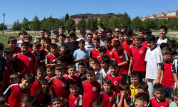 Cengiz Ünder yıllar sonra başladığı yere döndü: Memleketinde gençlerle buluştu