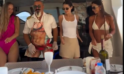 Alanya’da Türk kaptan yabancı tursitlerle çoştu