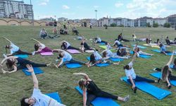 Dünya Yoga Günü'ne doğayla iç içe kutlama! Nefesler huzur için alındı