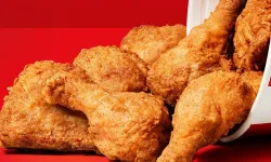 Ünlü fast food zincirinde şoke eden iddia: "Çocuğumun yediği tavukta kurtlar vardı!"