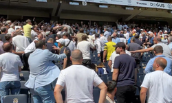 Fenerbahçe kongresinde tansiyon yükseldi: Su şişeleri havada uçtu