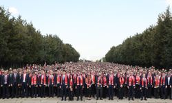 Koç Topluluğu'ndan 100'üncü yılda Anıtkabir ziyareti!