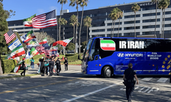 Los Angeles’ta İran Milli Takımı kafilesine protesto!