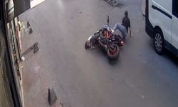 İstanbul Beyoğlu’nda scooter kullanan 4 yaşındaki çocuğa motosiklet çarptı