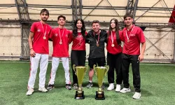 Kriket Şampiyonası'nda çifte şampiyonluk sevinci