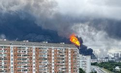 Moskova’ya son iki yılın en büyük dron saldırısı! Petrol rafinerisi alev alev yanıyor