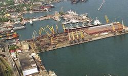 Karadeniz koridorunda saldırı: İki ticari gemi hedef alındı