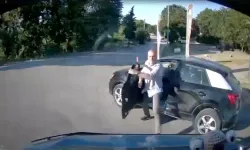 Trafikte gerilim kamerada! Savcı ile minibüs şoförü arasındaki tartışma soruşturmaya dönüştü