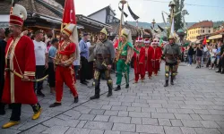 Bosna Hersek'te Türk rüzgarı: Mehteran Birliği'nin yürüyüşü büyüledi