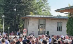 CHP grup toplantısı öncesi Meclis önünde gerginlik: "Hain Kemal" sloganları atıldı