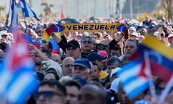 Venezuela sokakları hareketli: Göstericiler ABD Büyükelçiliği'ne yürüdü