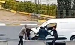 İstanbul trafiğinde linç gibi saldırı: Yere düşen adamı defalarca tekmeleyip bıçak istedi
