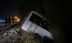 Ankara'da servis minibüsü şarampole devrildi: 8 yaralı