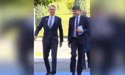 Dün mehterle karşılanan Miçotakis'in 'Sahte Kabadayı' yürüyüşü gündem oldu!