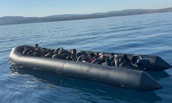 Çeşme'de düzensiz göç operasyonunda 54 kişi yakalandı