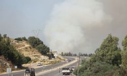 Yangın sürerken, Kumluca-Kemer yolu tek taraflı olarak açıldı