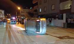 Otomobil yan yattı, sürücü kaçtı