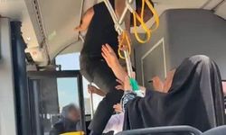 Otobüste tekmeli, yumruklu kavga! Otobüsten aşağı düştü