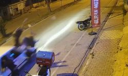 4 kişiye çarpıp kaçtı! O anlar kamerada