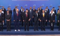 NATO aile fotoğrafında gülümseten anlar! Trump'ın dikkatini Edi Rama'nın spor ayakkabıları çekti