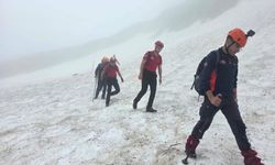 Çamlıhemşin'de 10 saatlik kurtarma operasyonu: 3 turist sağ bulundu