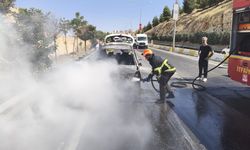 Mardin'de yol alan araçta yangın