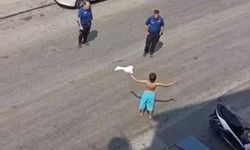 Önce yarı çıplak sokağa çıktı sonra 3. kattan atladı!