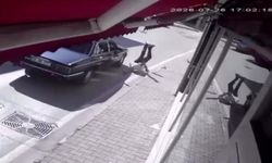 Bursa'da feci kaza kamerada! Otomobilin çarptığı yaya ağır yaralandı
