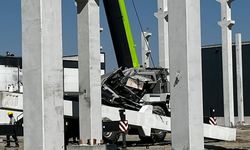 Ankara'da korkutan kaza! Beton kolon vinç kabinine düştü
