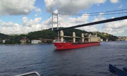 İstanbul Boğazı'nda trafik çift yönlü askıda